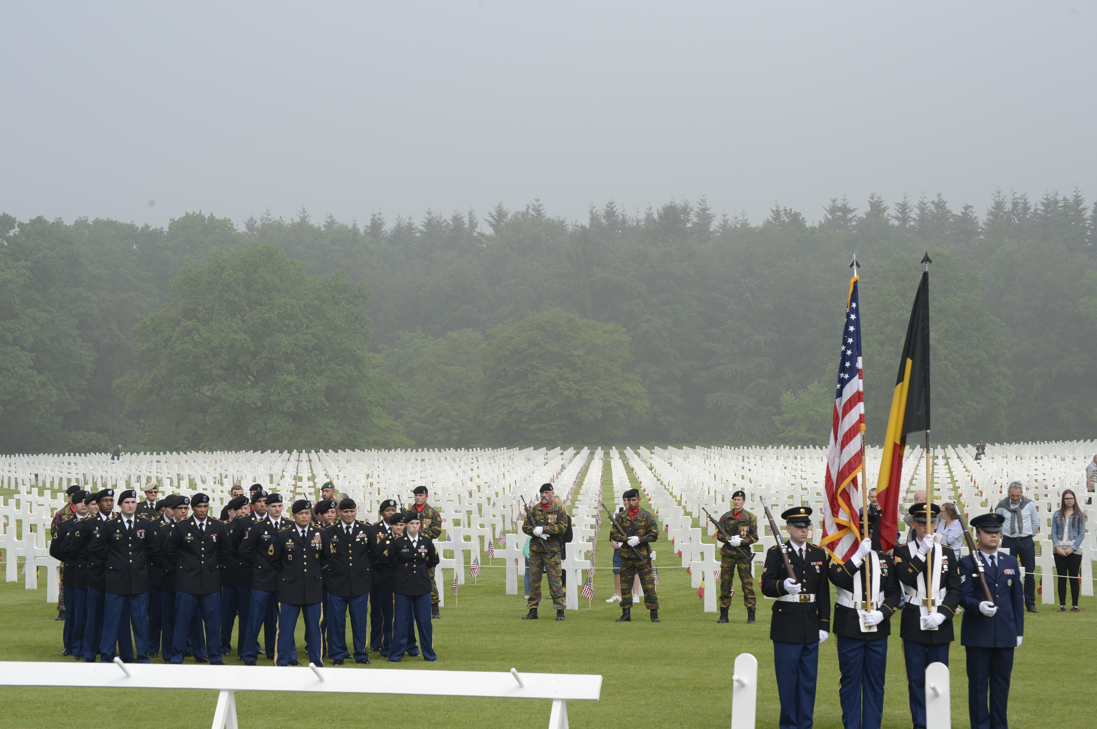 La cérémonie du Memorial Day au cimetière américain des Ardennes | The